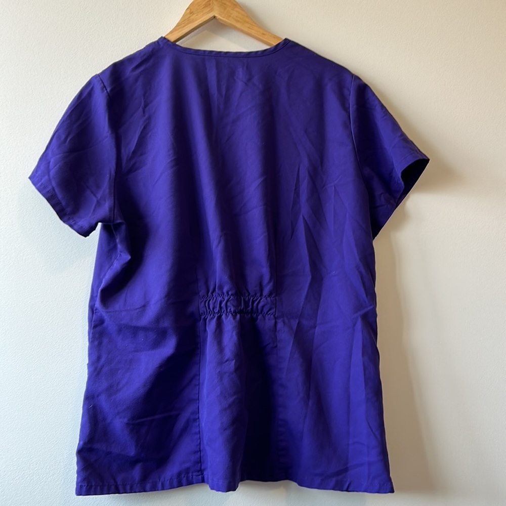 Scrub top - Picture 2 of 4